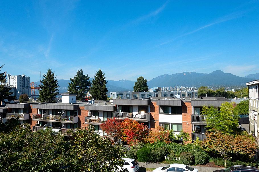 2048 Triumph Street Vancouver, BC - 20