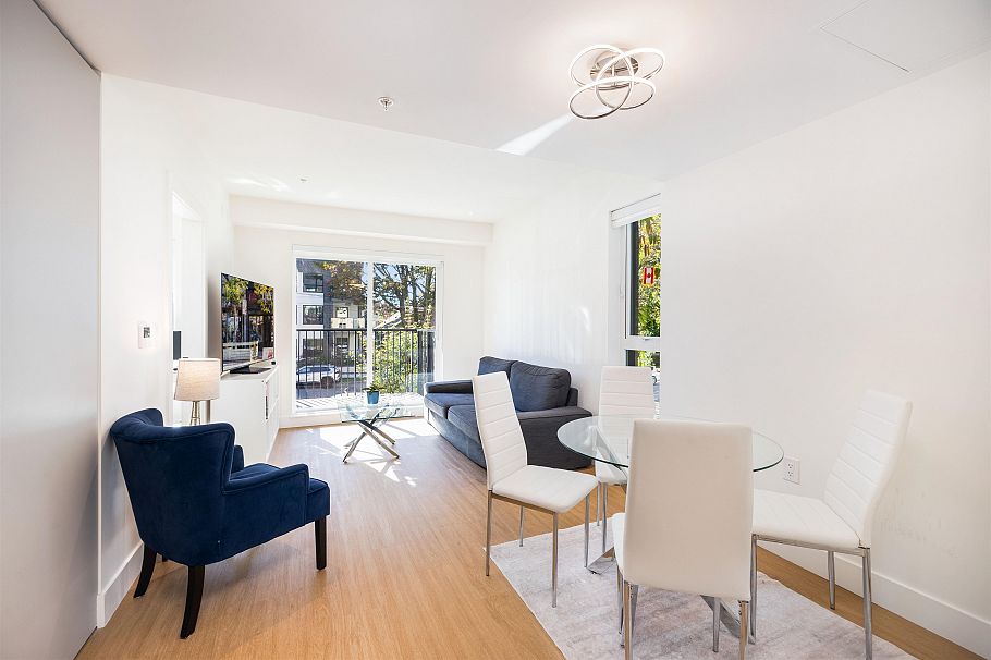 204 2235 E Broadway Street Vancouver, BC - 3