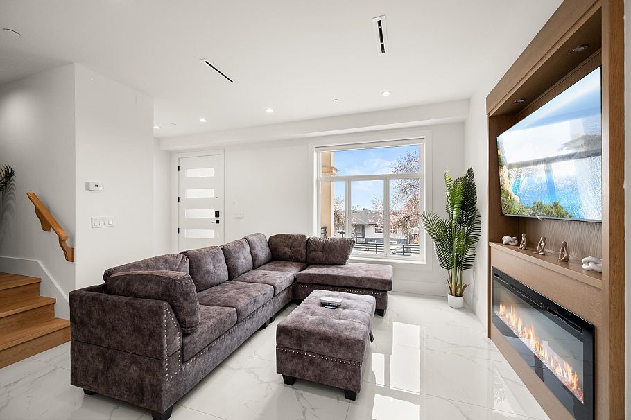 1369 E 63rd Avenue Vancouver, BC - 3