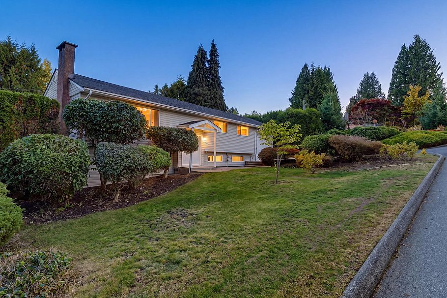 2007 Floralynn Crescent North Vancouver, BC - 37