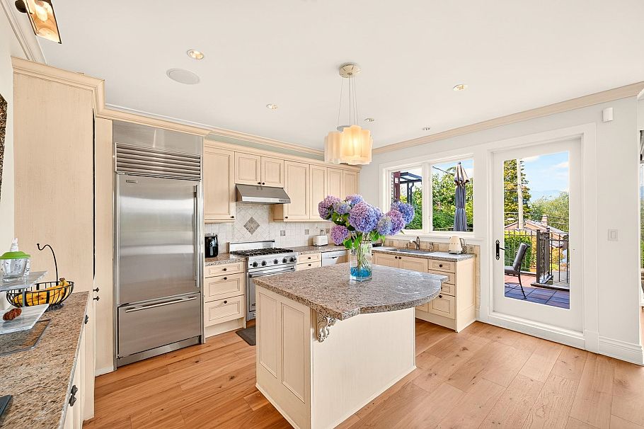 3835 W 12th Avenue Vancouver, BC - 14