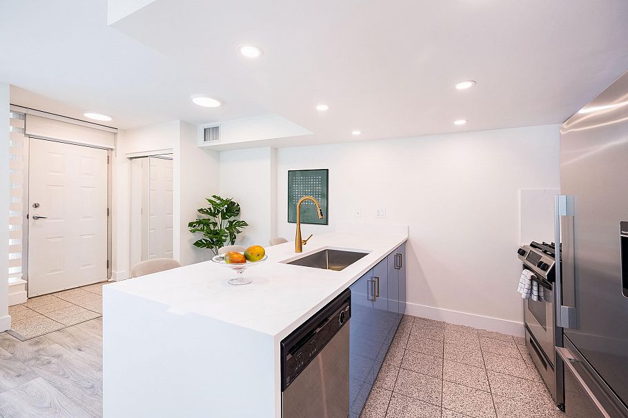TH8 168 E Esplanade Avenue North Vancouver, BC - 16