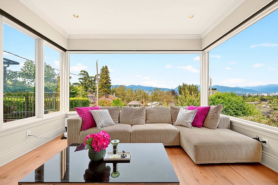 3835 W 12th Avenue Vancouver, BC - 5