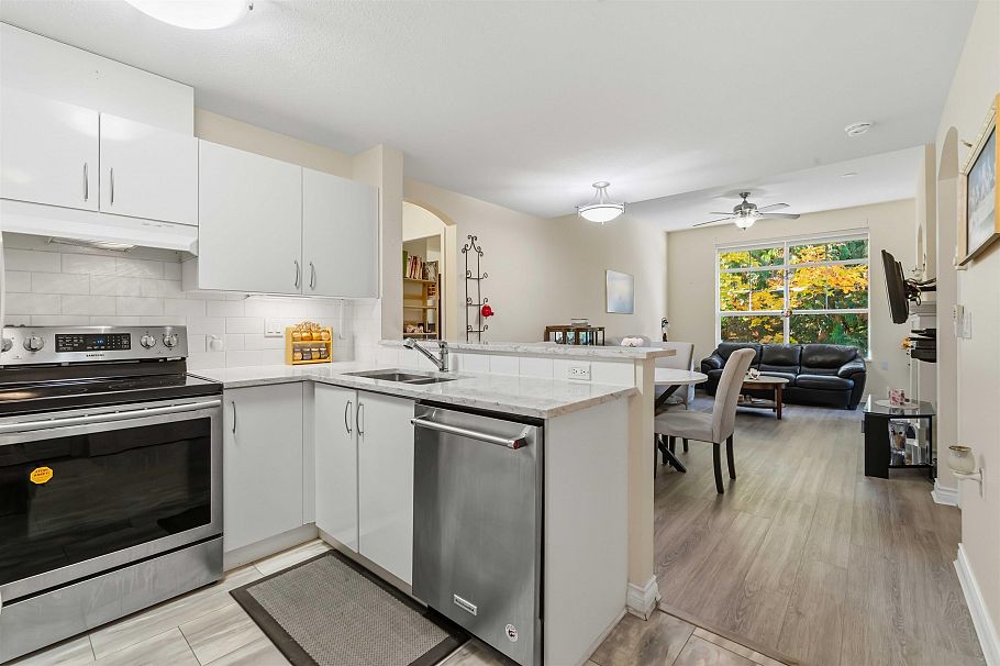 411 960 Lynn Valley Road North Vancouver, BC - 8
