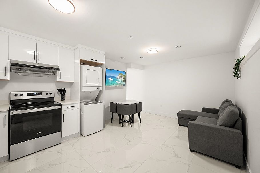 1371 E 63rd Avenue Vancouver, BC - 26