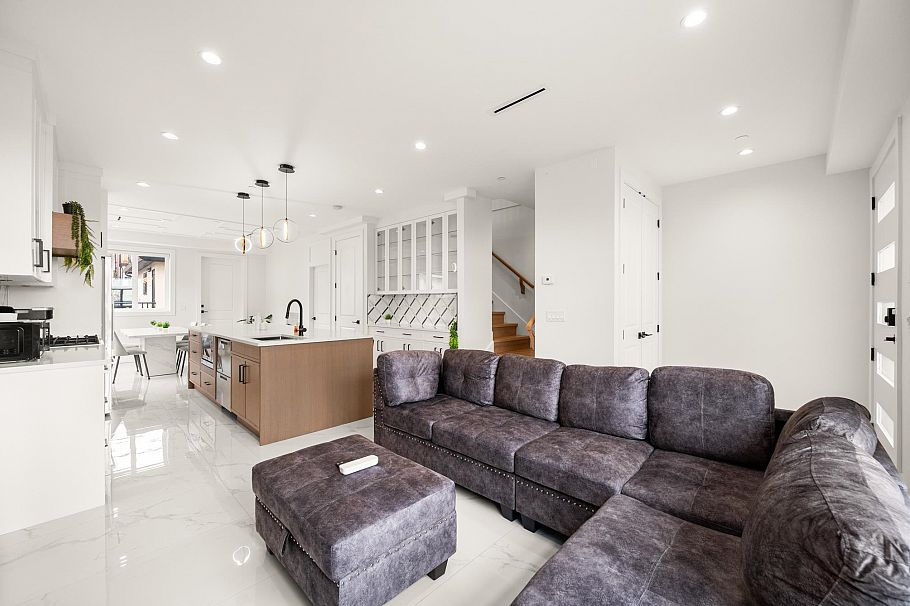 1369 E 63rd Avenue Vancouver, BC - 4