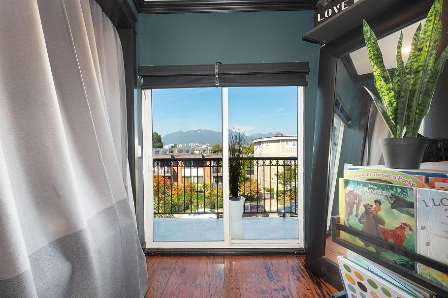2048 Triumph Street Vancouver, BC - 12