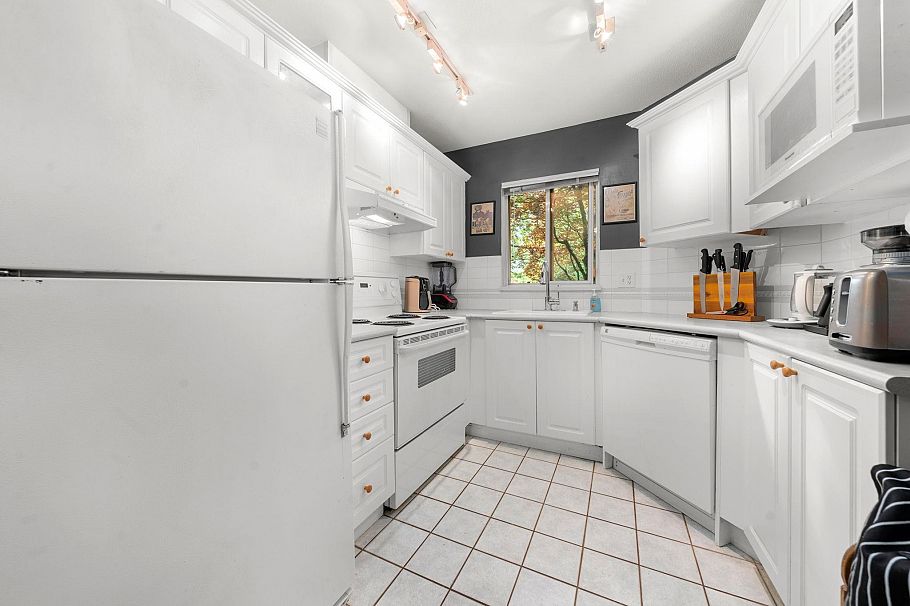 115 128 W 8th Street North Vancouver, BC - 9