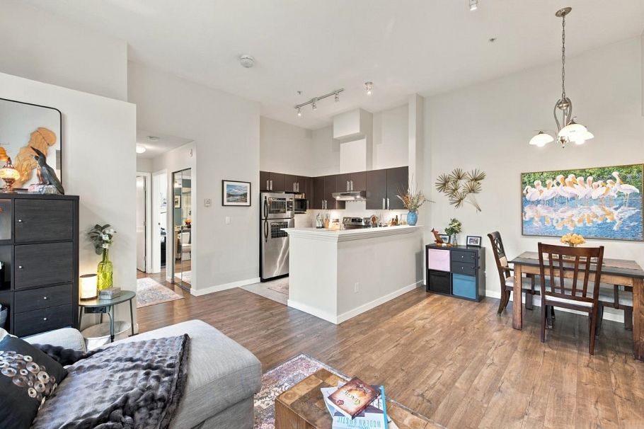 401 137 E 1st Street North Vancouver, BC - 2