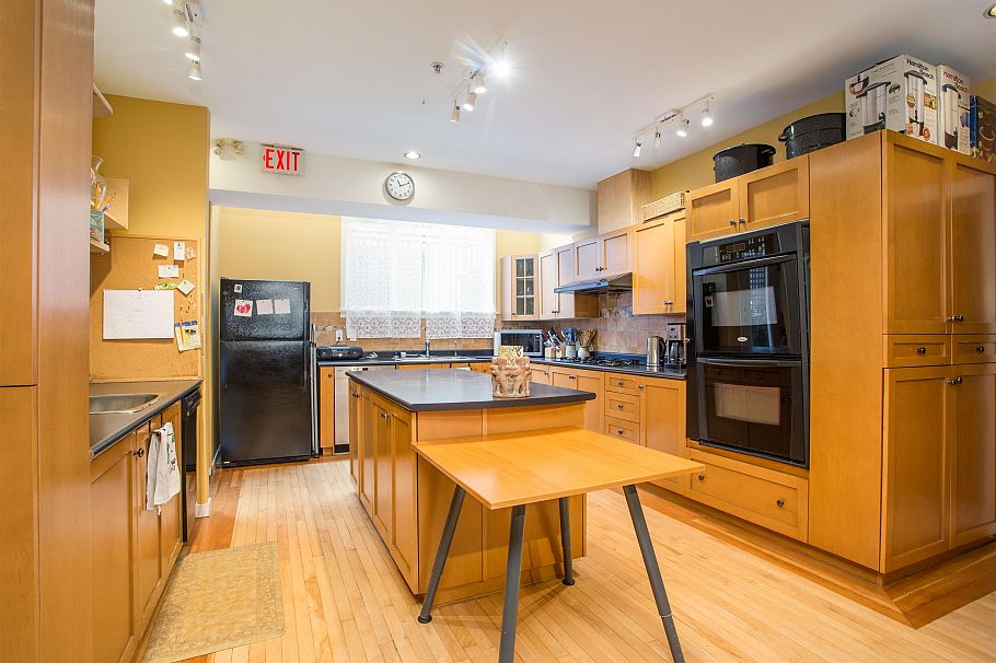 401 510 Chesterfield Avenue North Vancouver, BC - 24