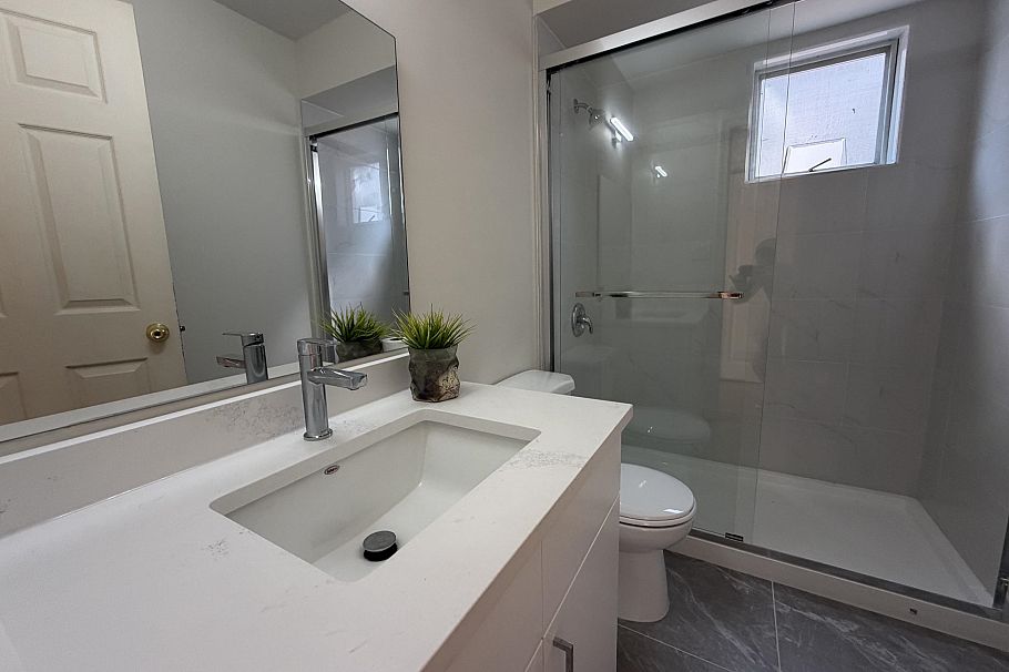 1945 W 44th Avenue Vancouver, BC - 13