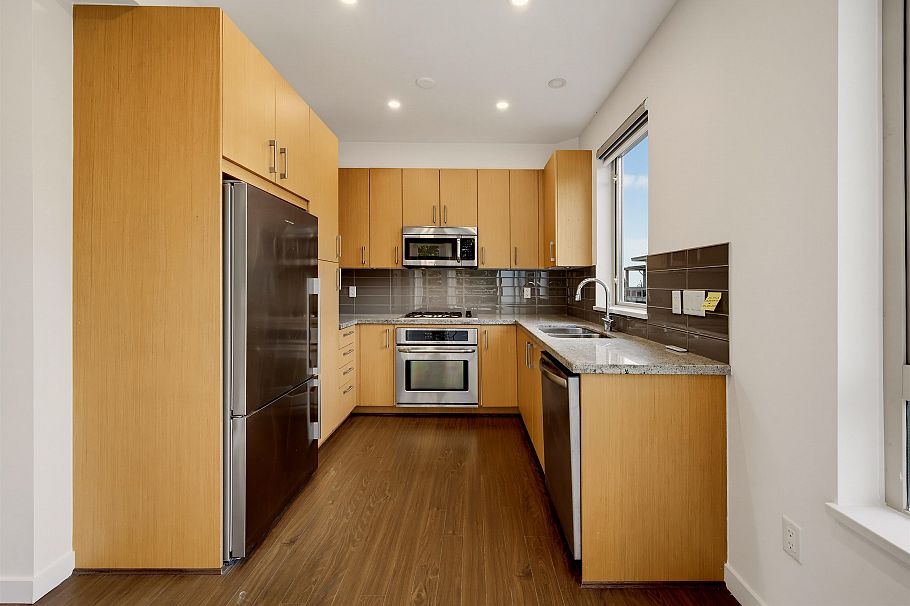 411 119 W 22nd Street North Vancouver, BC - 20