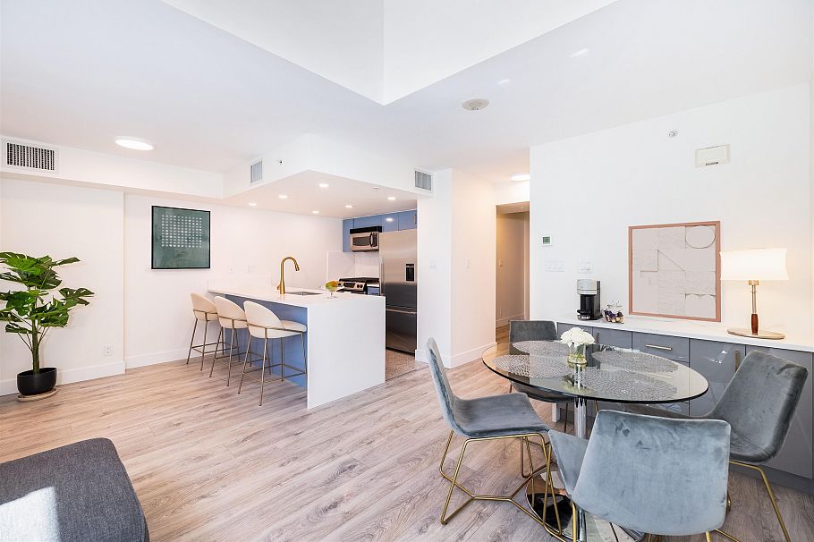 TH8 168 E Esplanade Avenue North Vancouver, BC - 14
