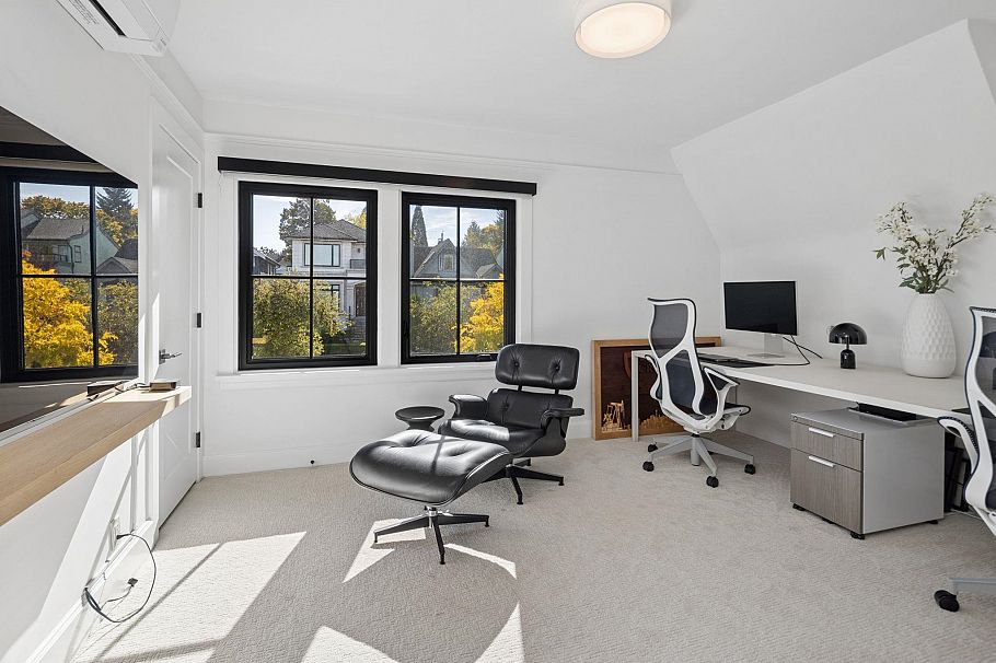 3137 W 24th Avenue Vancouver, BC - 24