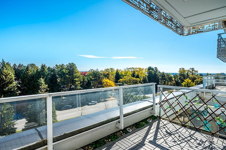 602 6677 Cambie Street Vancouver, BC - 2