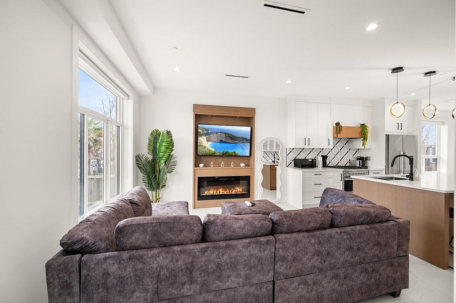 1369 E 63rd Avenue Vancouver, BC - 5