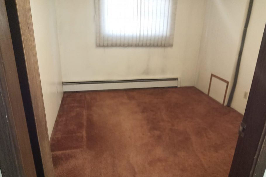 2086 E 49th Avenue Vancouver, BC - 4