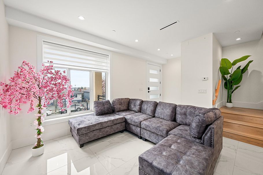 1371 E 63rd Avenue Vancouver, BC - 3