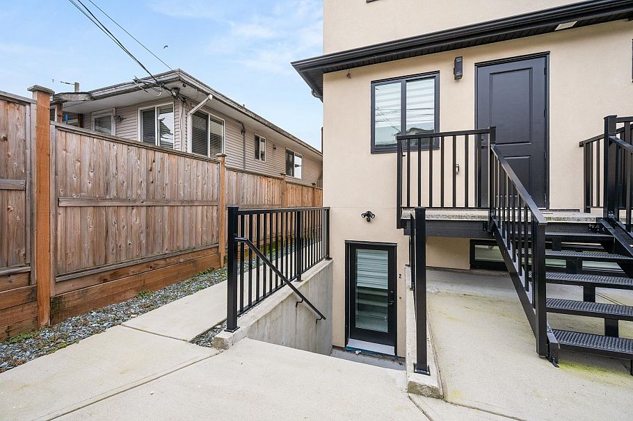 1371 E 63rd Avenue Vancouver, BC - 35