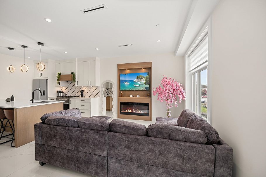 1371 E 63rd Avenue Vancouver, BC - 5