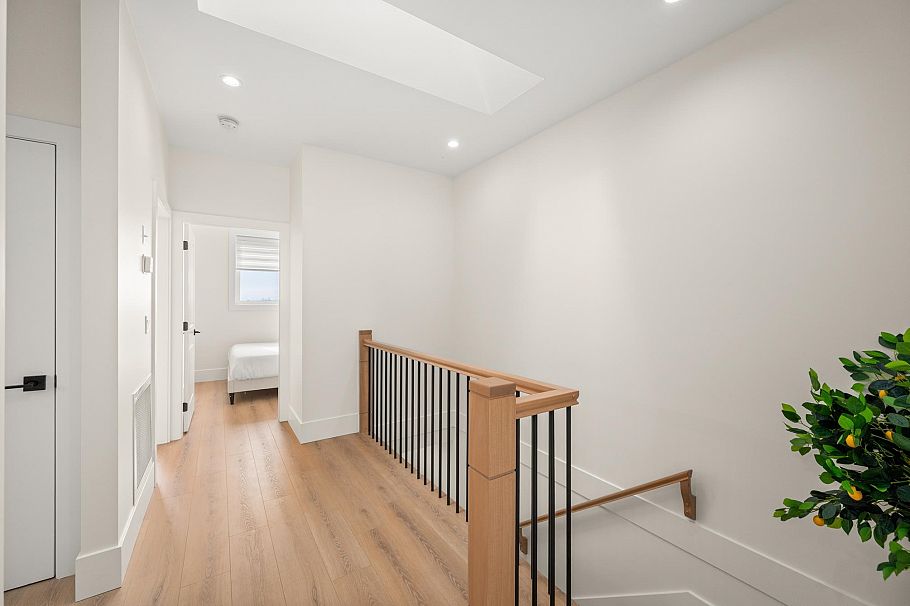 1371 E 63rd Avenue Vancouver, BC - 17