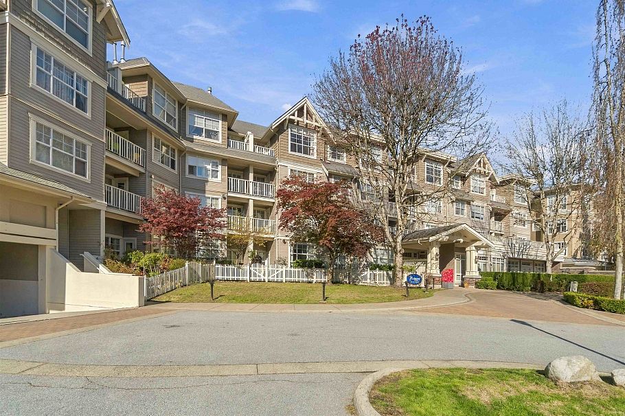 411 960 Lynn Valley Road North Vancouver, BC - 3