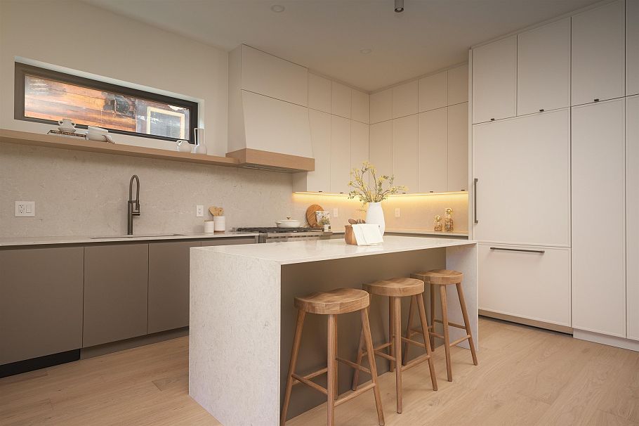 1 882 E 13 Avenue Vancouver, BC - 8