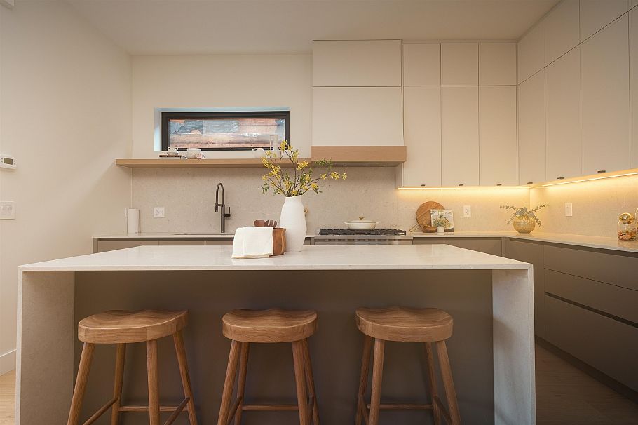 1 882 E 13 Avenue Vancouver, BC - 9