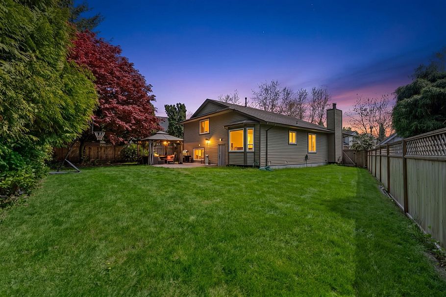 3336 Manning Crescent North Vancouver, BC - 2