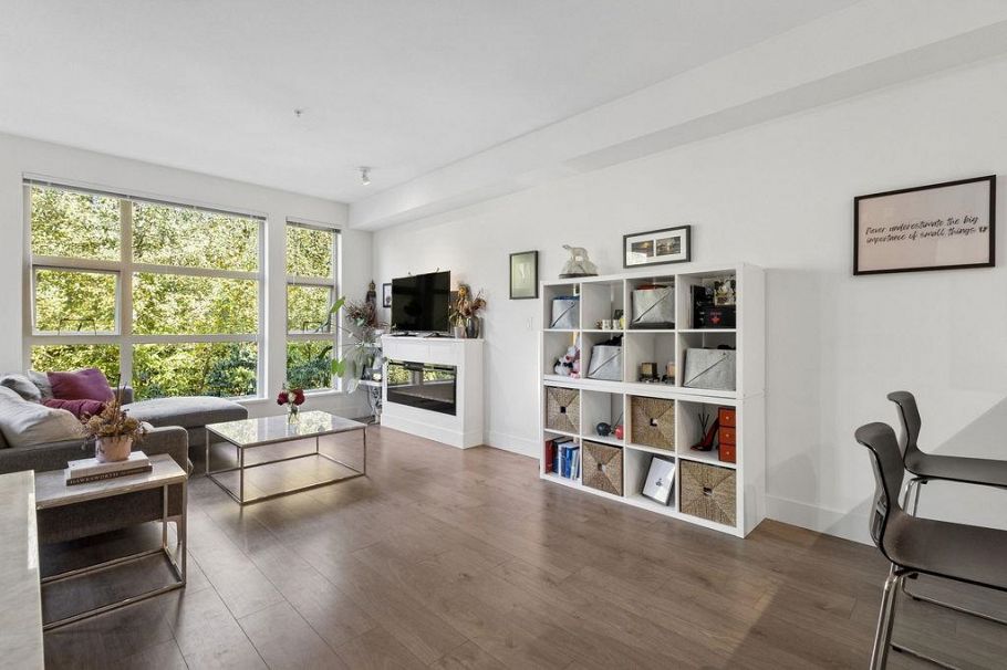 316 3602 Aldercrest Drive North Vancouver, BC - 3