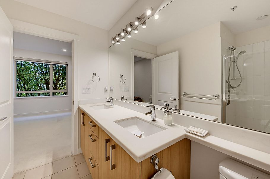 411 119 W 22nd Street North Vancouver, BC - 30