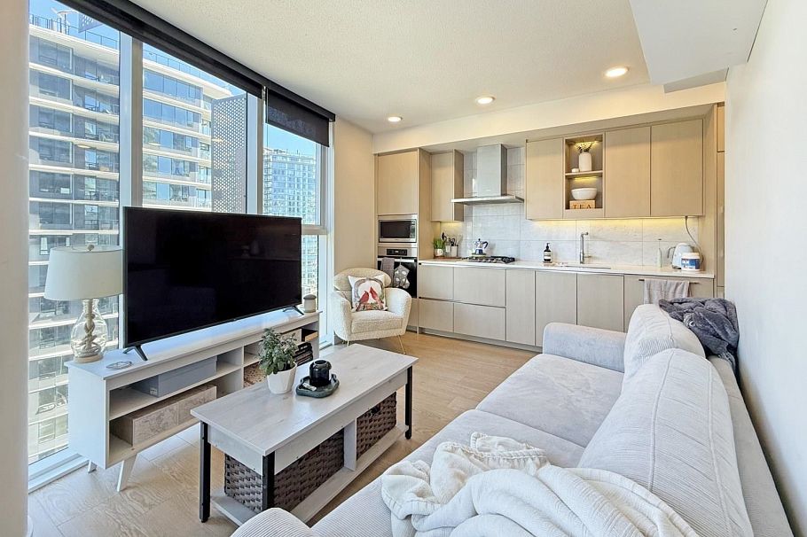 1181 87 Nelson Street Vancouver, BC - 2