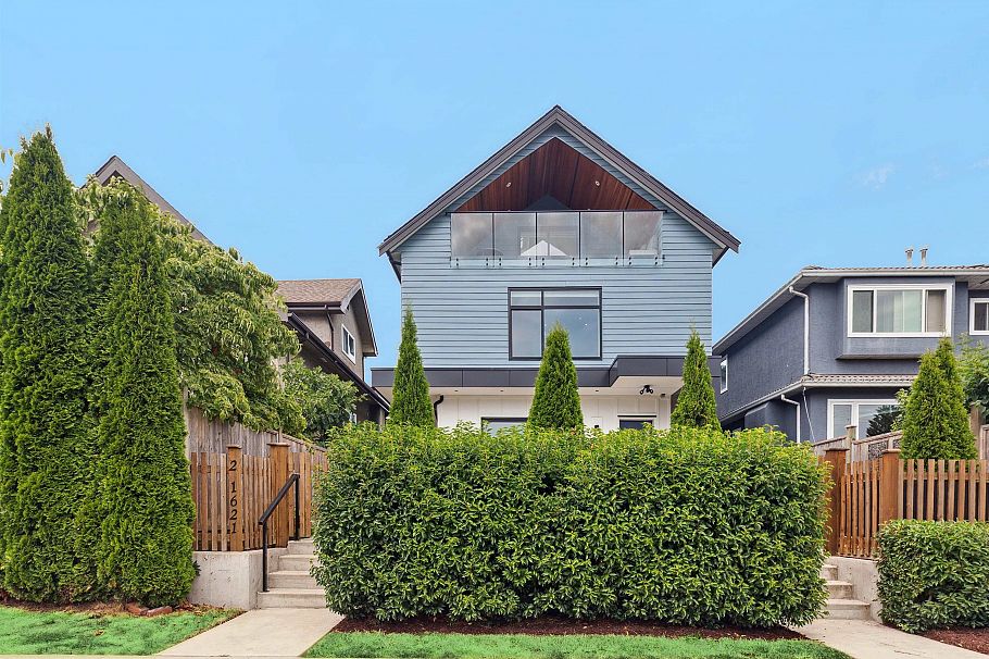 1 1621 E 11th Avenue Vancouver, BC - 2