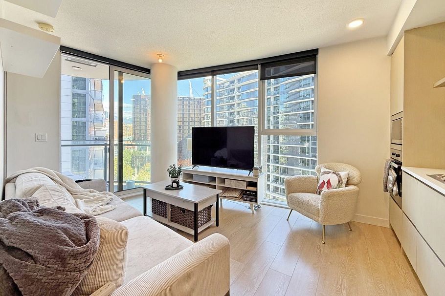 1181 87 Nelson Street Vancouver, BC - 4