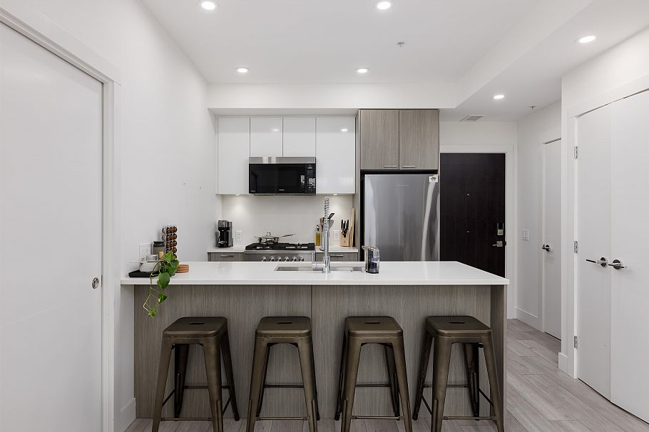 204 979 E 19th Avenue Vancouver, BC - 5