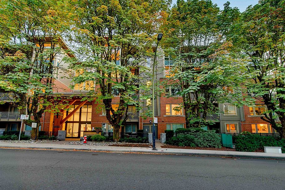 411 119 W 22nd Street North Vancouver, BC - 36