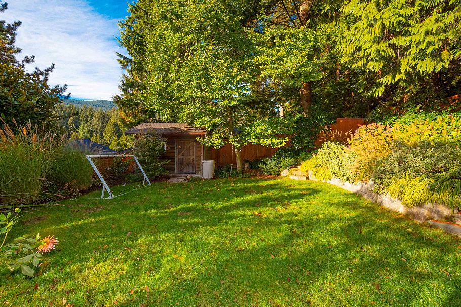 4592 Cove Cliff Road North Vancouver, BC - 36