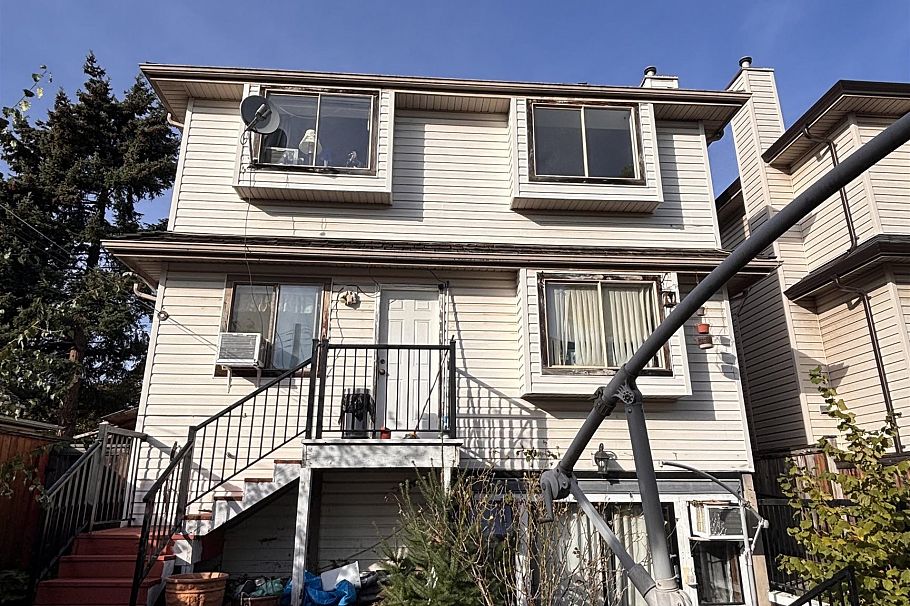 1438 W 64th Avenue Vancouver, BC - 2