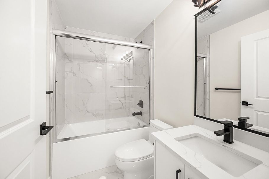 1371 E 63rd Avenue Vancouver, BC - 32