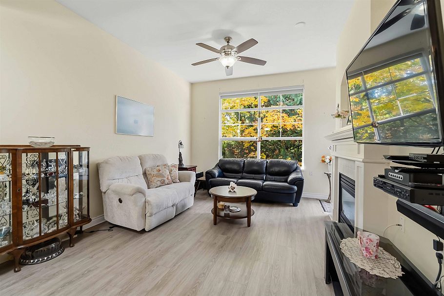 411 960 Lynn Valley Road North Vancouver, BC - 11