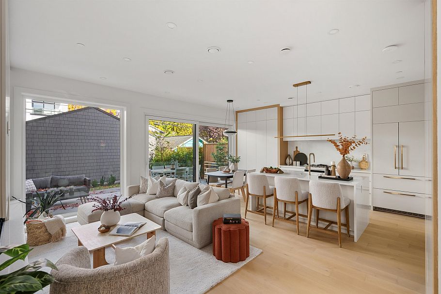 2 3657 W 11th Avenue Vancouver, BC - 2