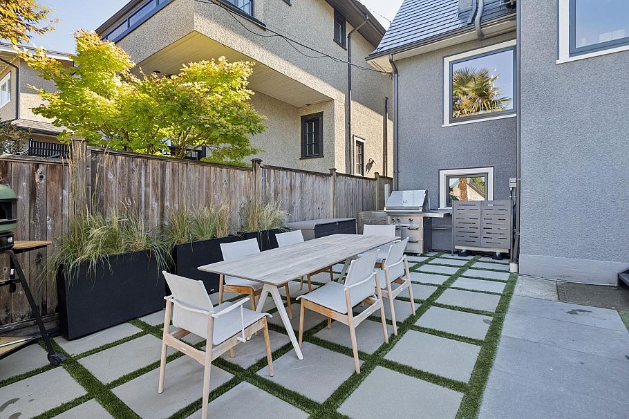 3137 W 24th Avenue Vancouver, BC - 36