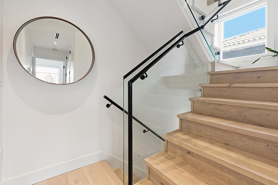 1 1621 E 11th Avenue Vancouver, BC - 21