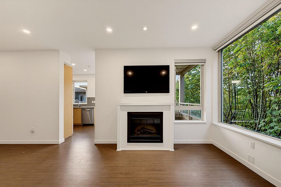 411 119 W 22nd Street North Vancouver, BC - 11
