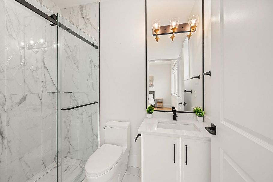 1371 E 63rd Avenue Vancouver, BC - 16