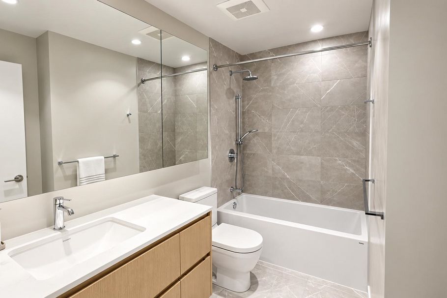 113 1500 Fern Street North Vancouver, BC - 10