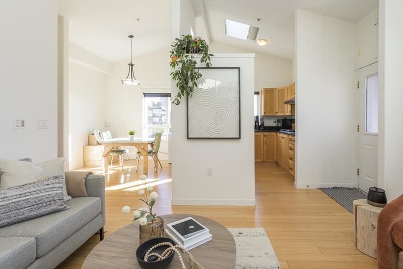 401 510 Chesterfield Avenue North Vancouver, BC - 3