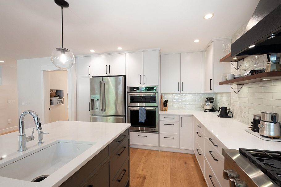 4592 Cove Cliff Road North Vancouver, BC - 4