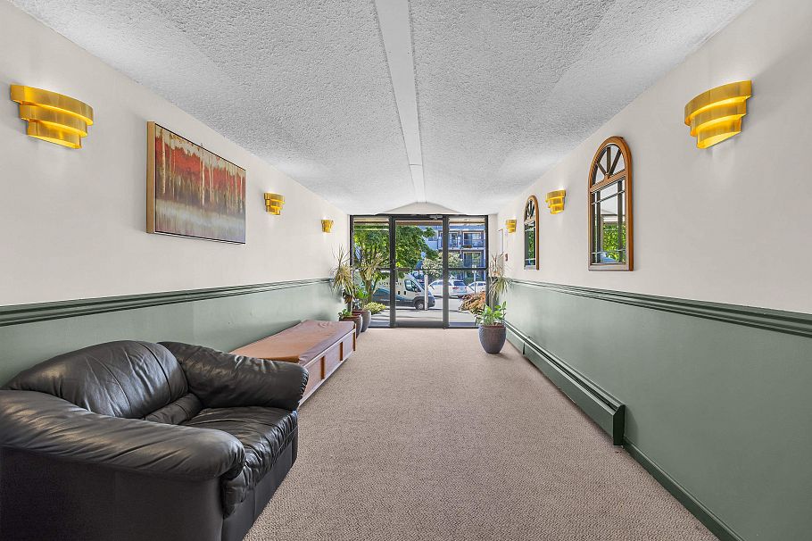 205 252 W 2nd Street North Vancouver, BC - 18