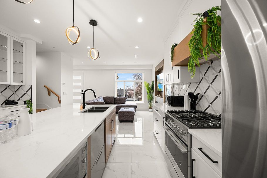 1369 E 63rd Avenue Vancouver, BC - 6